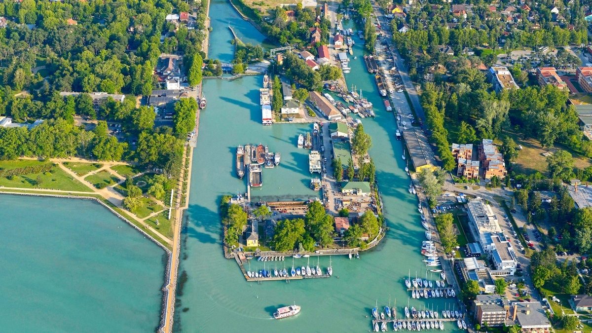Hajókirándulás a Balatonon, Siófok kikötő